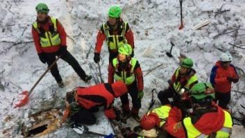 Los bomberos italianos encuentran otro cadáver en el hotel de Rigopiano