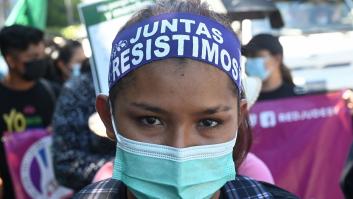 Condenan a 50 años de cárcel a una mujer tras sufrir una emergencia obstétrica en El Salvador