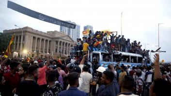 Los manifestantes de Sri Lanka entregan a la Policía casi 50.000 euros hallados en el palacio presidencial