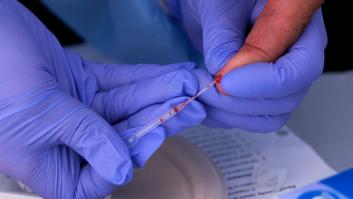 El CSIC desarrolla un test de anticuerpos casi infalible: basta una gota de sangre y estará disponible en febrero