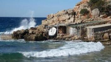 Mueren tres personas en Formentera tras chocar su barco de recreo contra unas rocas