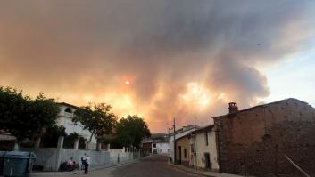 El incendio forestal de Monsagro (Salamanca) obliga a evacuar a más de 400 vecinos