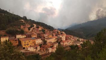 El incendio en Las Hurdes se reactiva en una "zona crítica" y avanza hacia Salamanca