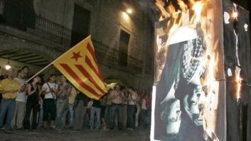 Condena a España por imponer cárcel a dos jóvenes que quemaron fotos de los reyes