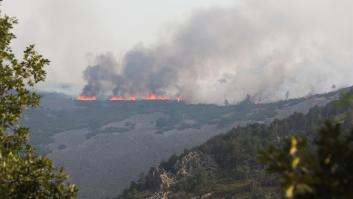 El fuego llega al parque nacional de Monfragüe y amenaza la central nuclear de Almaraz
