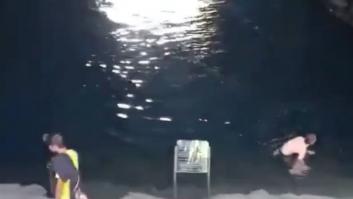 Un grupo de turistas indigna al bañarse en los Jameos del Agua (Lanzarote), un lugar protegido