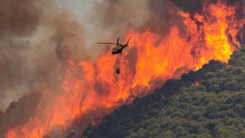 Un bombero forestal remueve conciencias al señalar lo que se ve en esta foto del incendio en Mijas