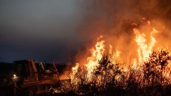 Media España en llamas, con casi 40 fuegos activos que dejan dos muertos y más de 30.000 hectáreas calcinadas
