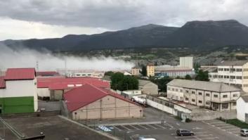 Un incendio en una fábrica de cloro obliga a confinar a la población de Sabiñánigo (Huesca)