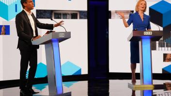 Rishi Sunak y Liz Truss se enzarzan por los impuestos en un áspero debate