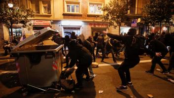 A pedradas contra el Palau de la Música: el vídeo de los disturbios en Barcelona que indigna en redes