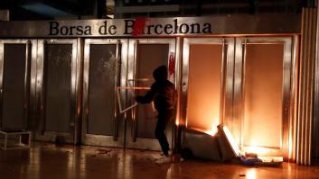 Nueva noche de disturbios y cargas policiales en Barcelona tras las protestas por Pablo Hasél
