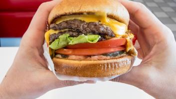 Se equivoca al pedir una hamburguesa y lo que le traen provoca carcajadas en Twitter