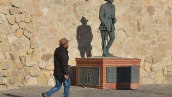 Melilla aprueba retirar la última estatua de Franco que sigue en pie, con la abstención del PP