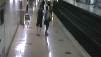 Un policía fuera de servicio salva a un hombre de ser arrollado por el metro