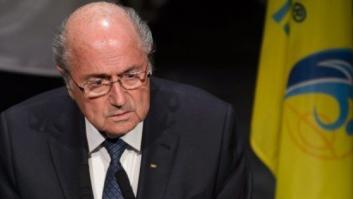 Blatter intenta alejar la responsabilidad de él y se ofrece a enderezar la FIFA
