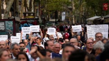 Barcelona recuerda a las víctimas del 17-A en un acto emotivo y tenso