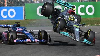 La llamativa frase de Alonso tras su accidente con Hamilton que arrasa en redes: "'¡Qué idiota!"