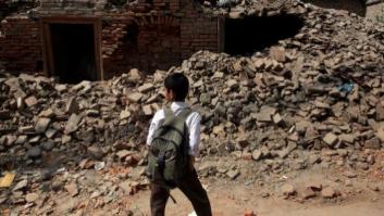 Los niños de Nepal regresan a la escuela por primera vez tras el terremoto