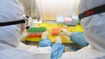 El insólito llamamiento a vacunarse de un centro de salud en Tenerife porque "sobran más de 500 dosis"