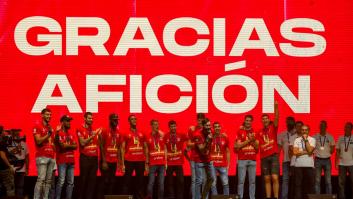 La selección española de baloncesto recibe el cariño de la afición por su cuarto Eurobasket