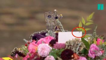 Algunos en el Reino Unido, traumatizados por lo que se ha visto en las flores sobre el ataúd de Isabel II