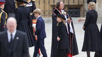 Los príncipes Jorge y Carlota asisten al funeral de Isabel II