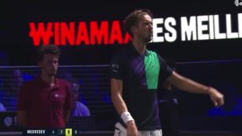 Se lía buena con lo que hizo el tenista Medvedev al público francés