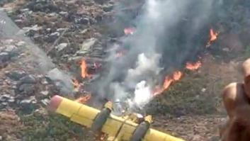 Un fallecido al estrellarse un hidroavión que trabajaba en la extinción del incendio de Lobios (Ourense)