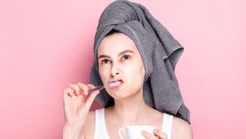¿Hay que lavarse los dientes antes o después de tomar café?