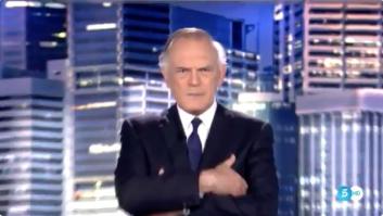 La ‘pillada’ a Pedro Piqueras en Informativos Telecinco: esa postura y esa cara lo dicen todo