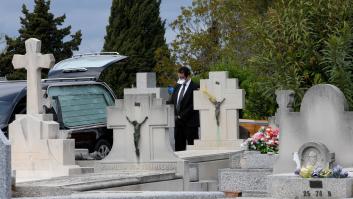 Conmoción por lo que ha visto una joven en el cementerio de La Almudena de Madrid en plena pandemia