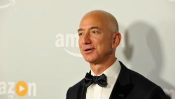El lujoso velero de Jeff Bezos acaba amarrado con petroleros