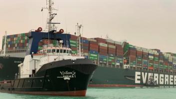 Un enorme buque de carga bloquea el Canal de Suez y paraliza el tráfico marítimo