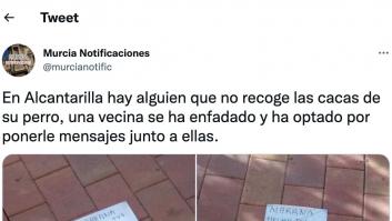 Los carteles que una vecina ha dejado en la calle de un pueblo de Murcia dan mucho que hablar en Twitter