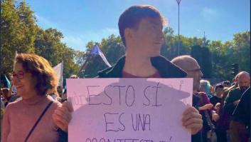 Un diputado de Más Madrid pone Twitter patas arriba con esta pancarta