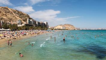 Una madrileña, denunciada por saltarse las restricciones para irse a su casa de la playa en Alicante