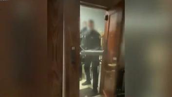 Acusan a la policía de entrar a una vivienda para desmantelar una fiesta ilegal sin orden judicial