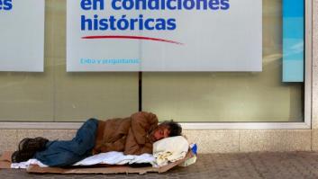 Indignación con un concejal del PP de Cuenca por decir que "quien duerme en los cajeros es porque quiere"