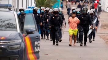 El hartazgo estalla en un campamento de migrantes en Tenerife y acaba en altercados con la Policía
