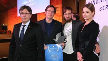 El equipo de 'Dos Cataluñas' devuelve el premio y critica la "manipulación" de Puigdemont