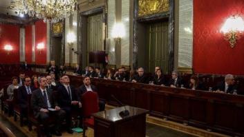 En los pasillos del Supremo: una simpatizante de Vox carga contra los acusados ante la mujer de Junqueras