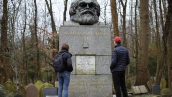 La tumba de Karl Marx en Londres, atacada con un martillo