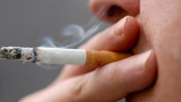 Retiran la custodia de sus hijos a un padre por fumar de manera adictiva ante ellos