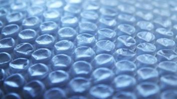 El creador del plástico de burbujas inventa una versión mejorada del producto... que ya no explota
