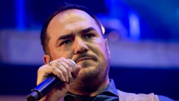 Ismael Serrano detiene una discusión entre el público durante un concierto en Barcelona
