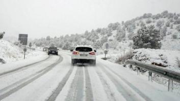 Ola polar de frío y placas de hielo en la carretera: ¿cómo conducir de forma segura?