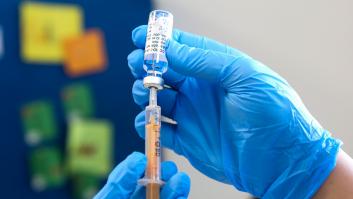 Detectan tres primeros casos de coágulos en arterias tras recibir la vacuna de AstraZeneca