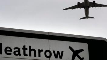 Suspenden las salidas en el aeropuerto de Heathrow por la presencia de drones