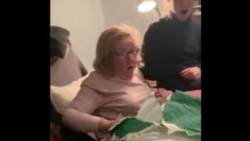 La emoción de esta mujer al ver el regalo de Reyes que llevaba 71 años esperando